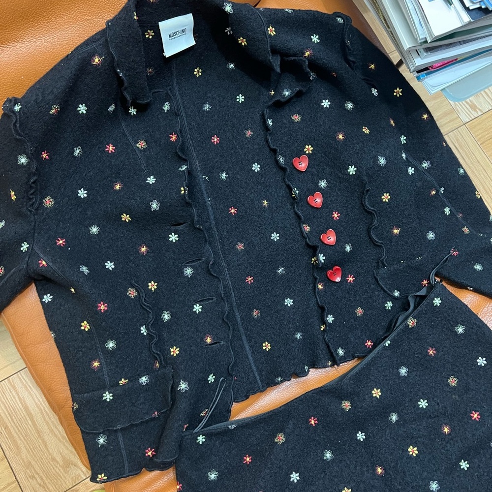 Moschino embroidered Suit. Sz 14. Italy - Picture 12 of 17